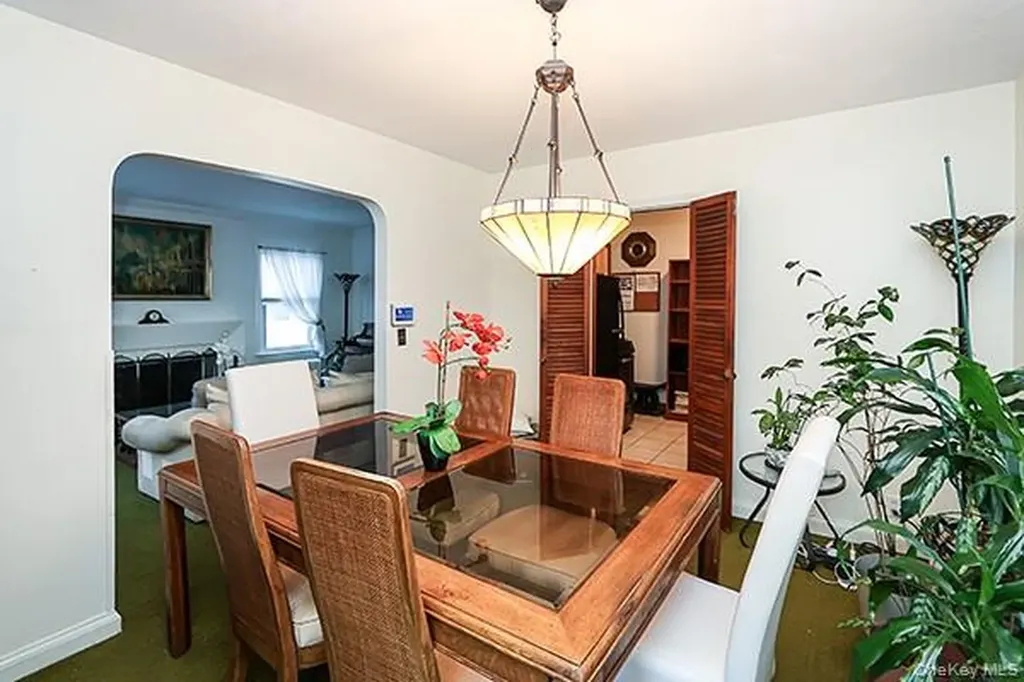 187 Green Avenue Freeport NY 11520
