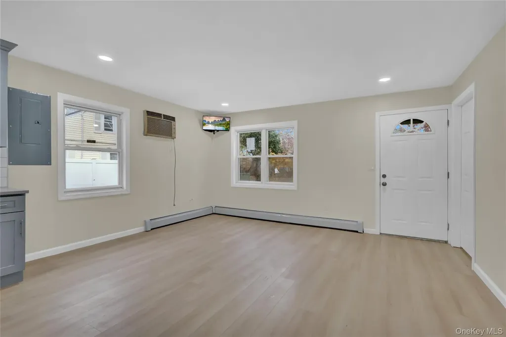 12 Carlls Path North Babylon NY 11703