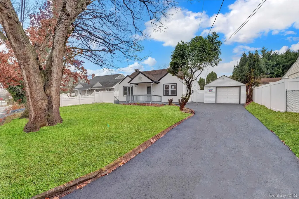12 Carlls Path North Babylon NY 11703