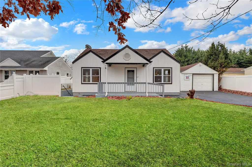 12 Carlls Path North Babylon NY 11703