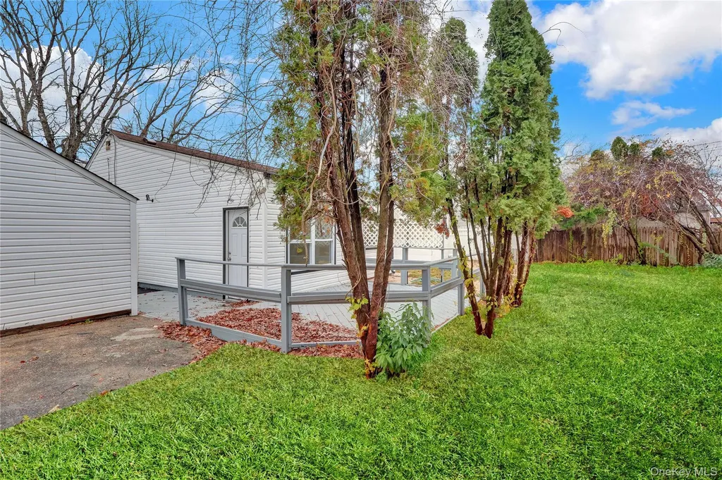 12 Carlls Path North Babylon NY 11703