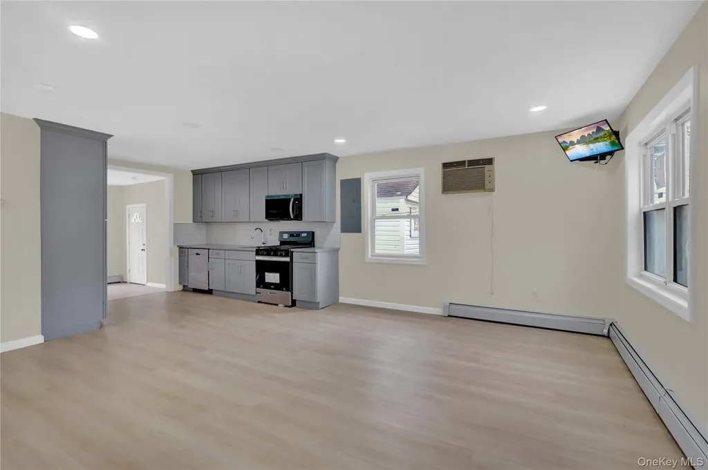 12 Carlls Path North Babylon NY 11703