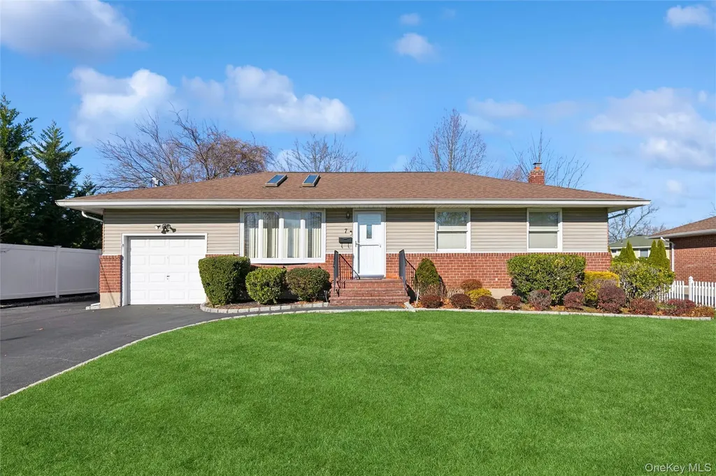 7 Joyce Lane Commack NY 11725