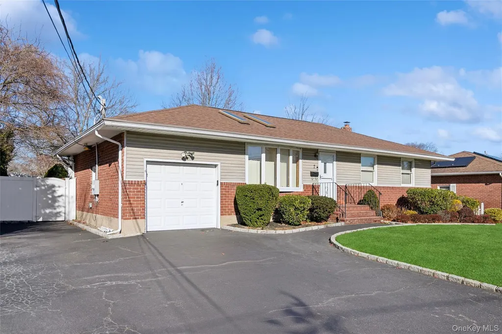 7 Joyce Lane Commack NY 11725
