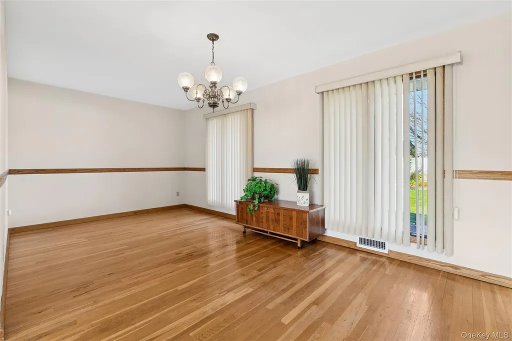 7 Joyce Lane Commack NY 11725