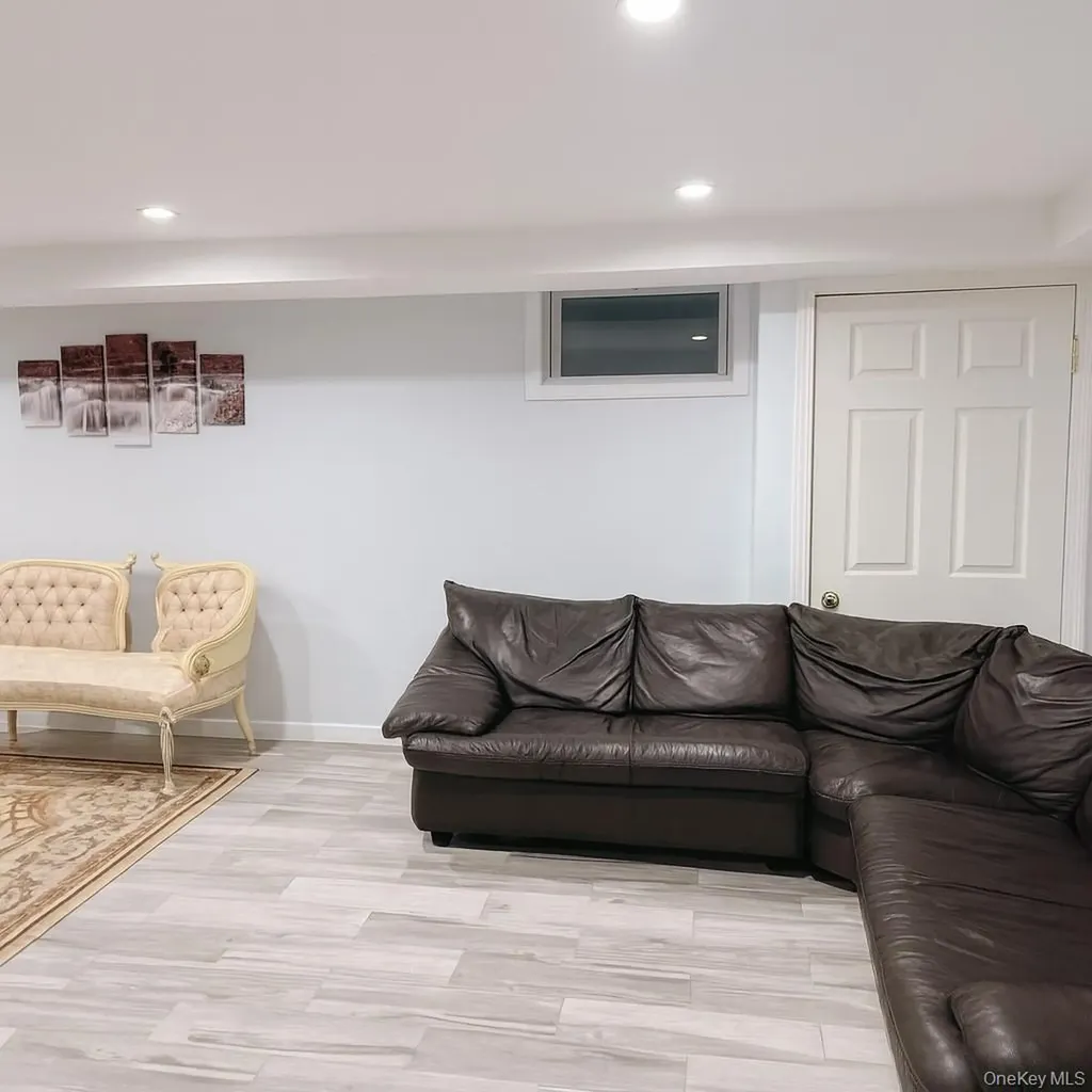 9 Bagley Avenue Albertson NY 11507