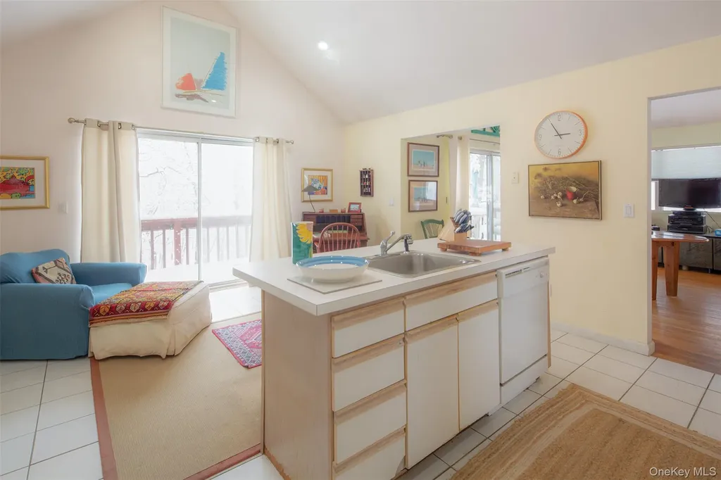 9 Woodview Way Hampton Bays NY 11946