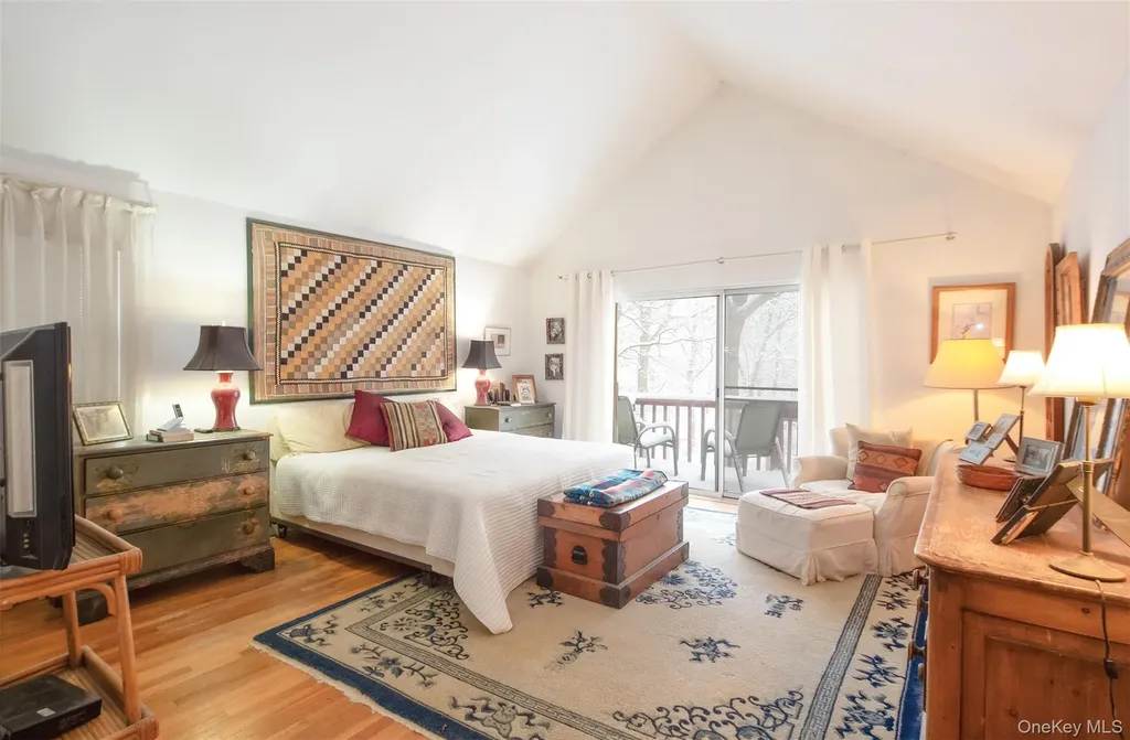 9 Woodview Way Hampton Bays NY 11946