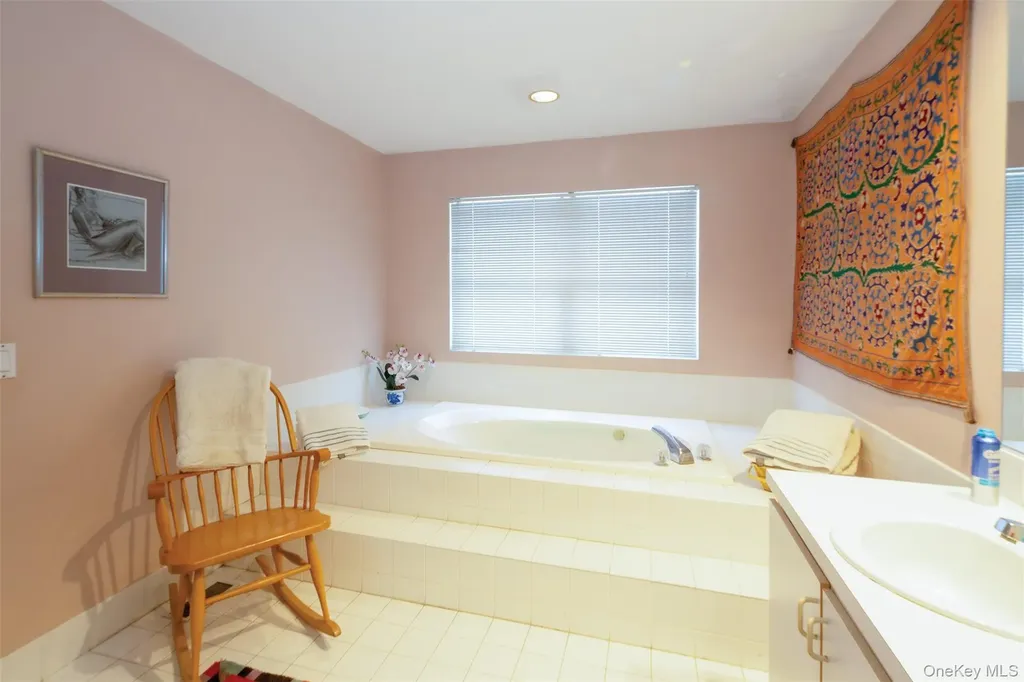 9 Woodview Way Hampton Bays NY 11946