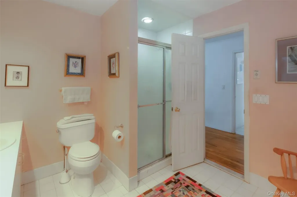 9 Woodview Way Hampton Bays NY 11946