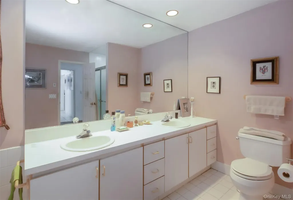 9 Woodview Way Hampton Bays NY 11946