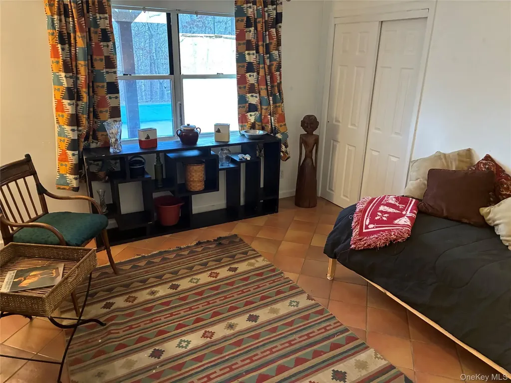 9 Woodview Way Hampton Bays NY 11946