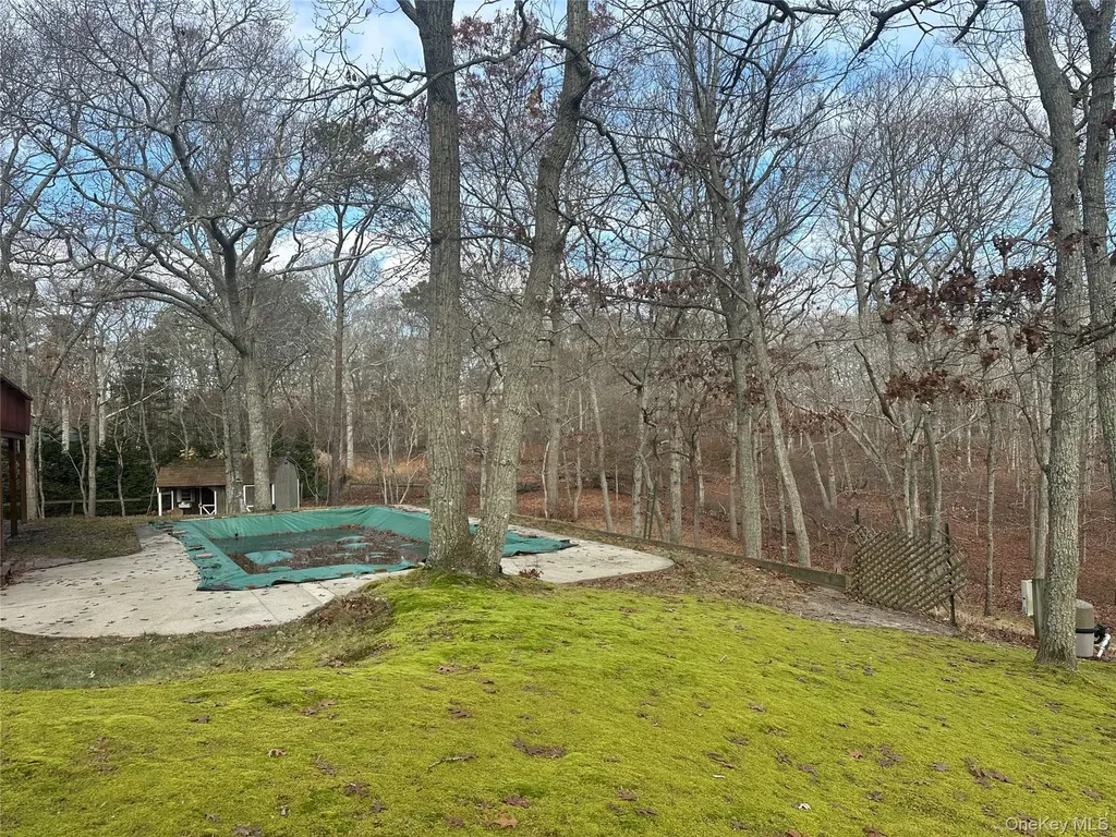 9 Woodview Way Hampton Bays NY 11946
