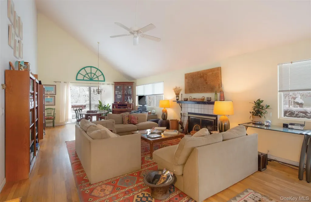 9 Woodview Way Hampton Bays NY 11946