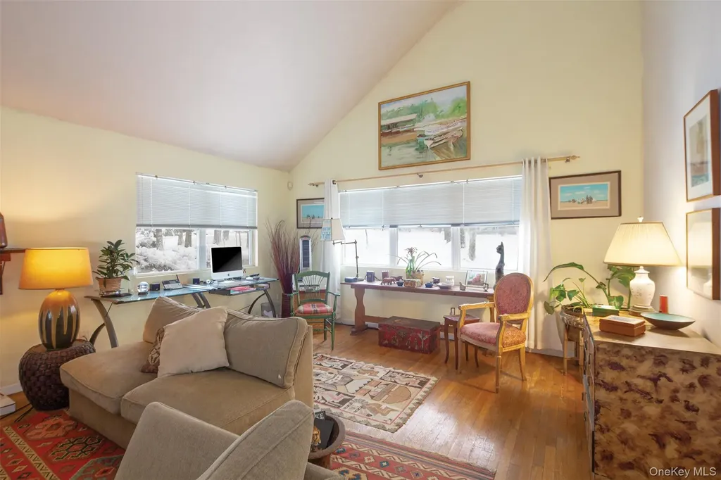 9 Woodview Way Hampton Bays NY 11946