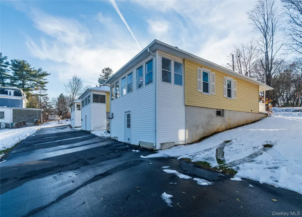35 Hudson Terrace Marlboro NY 12542