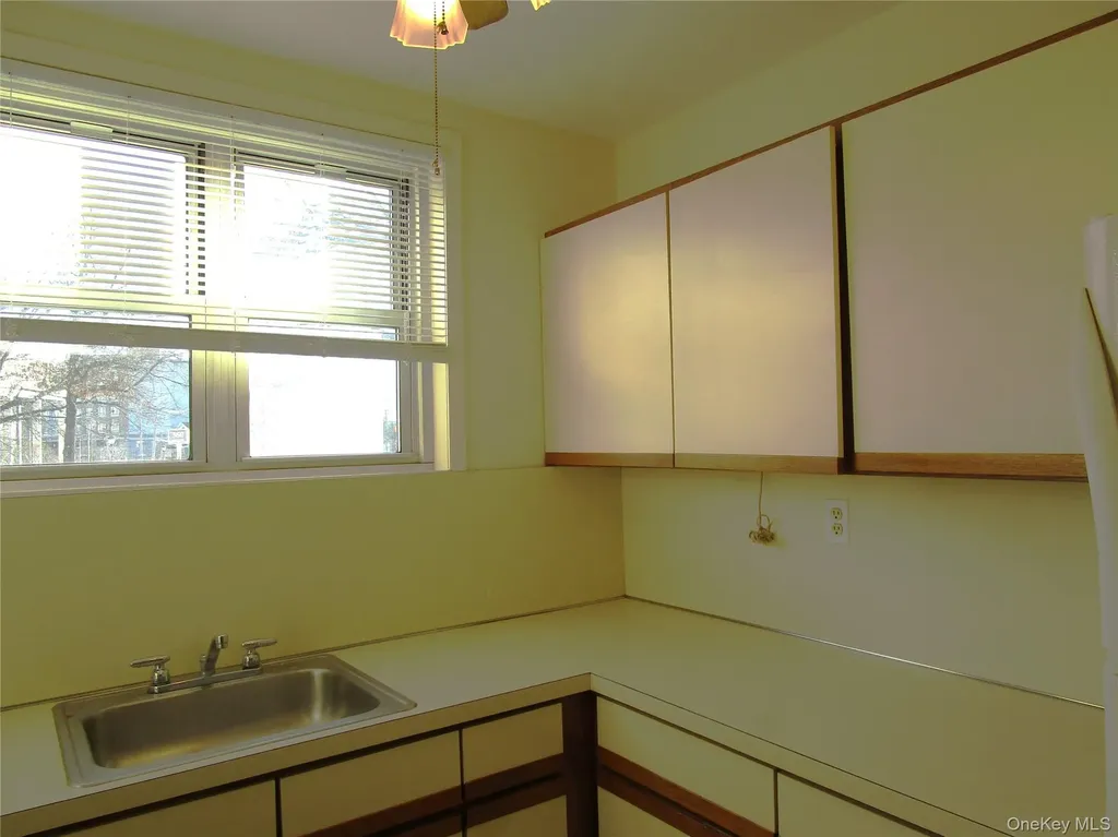 20 Daley Place Lynbrook NY 11563