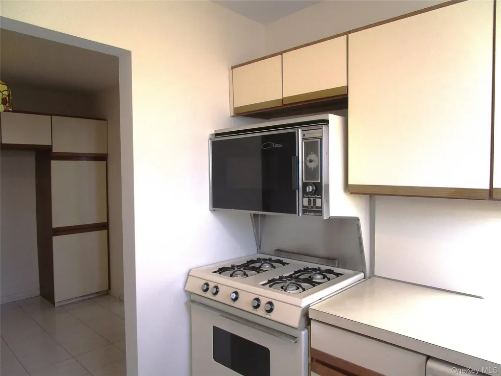 20 Daley Place Lynbrook NY 11563