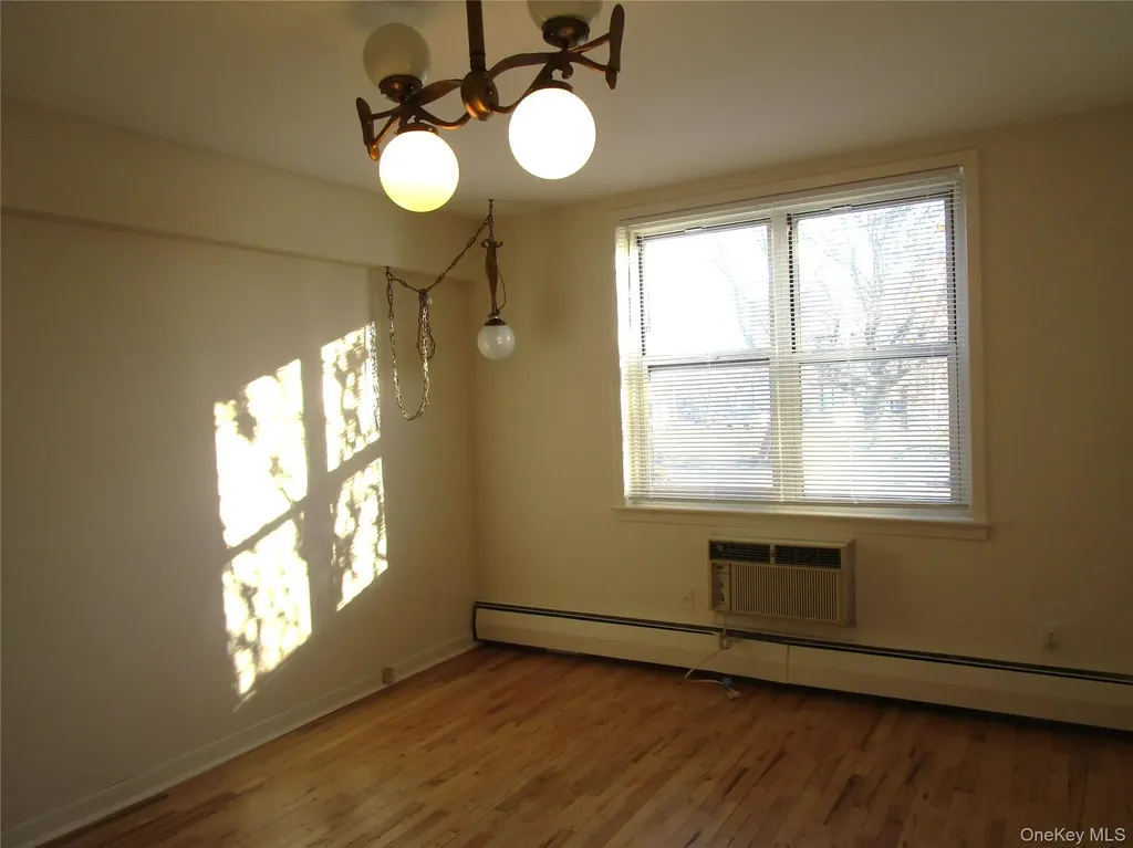 20 Daley Place Lynbrook NY 11563