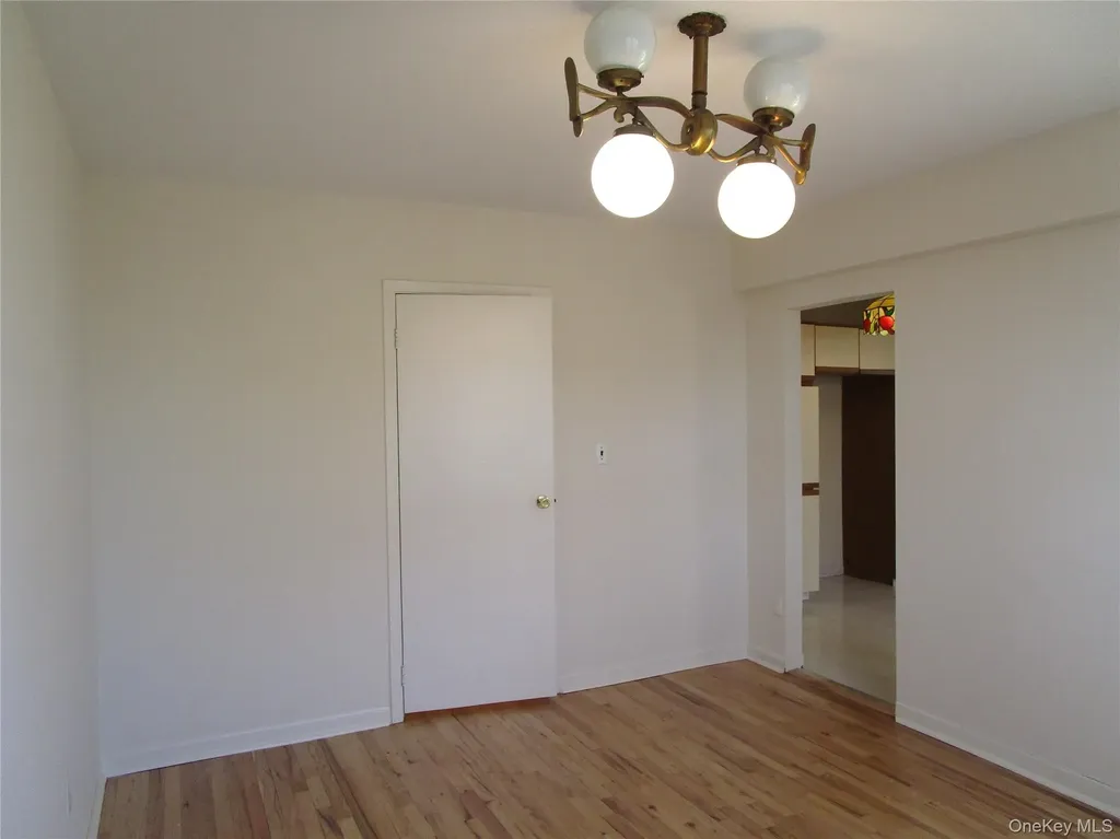 20 Daley Place Lynbrook NY 11563