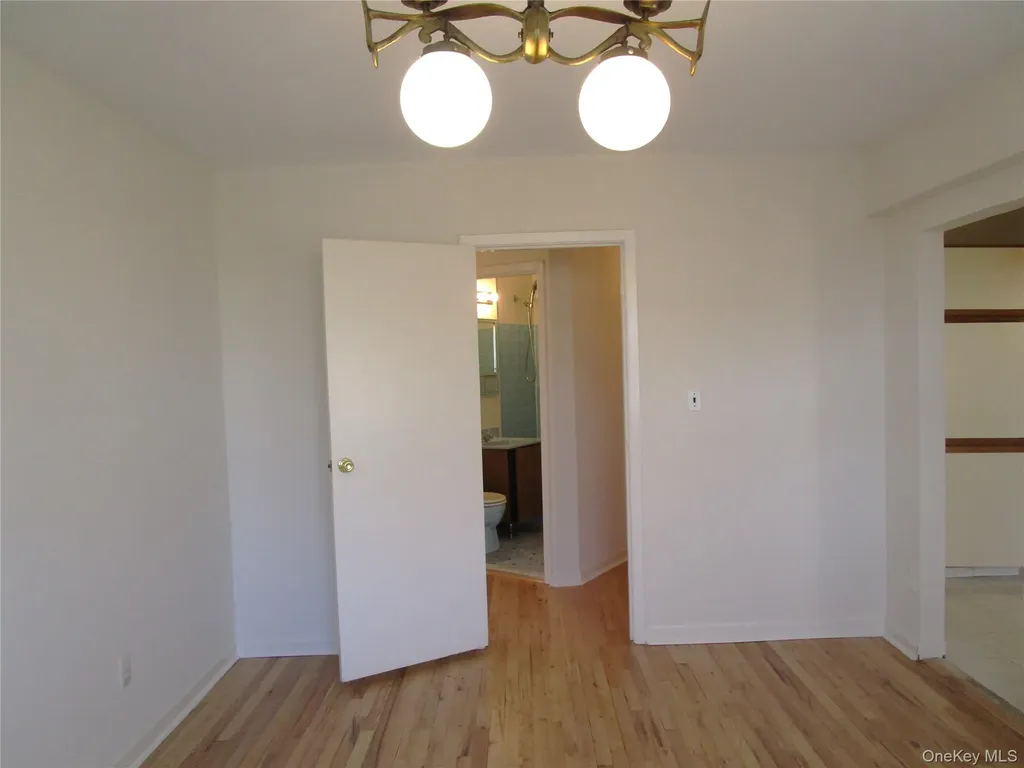 20 Daley Place Lynbrook NY 11563