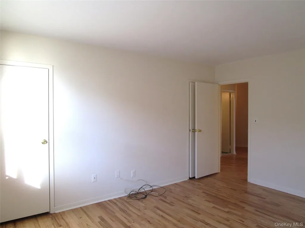 20 Daley Place Lynbrook NY 11563