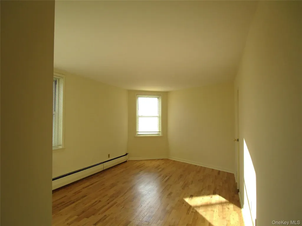 20 Daley Place Lynbrook NY 11563