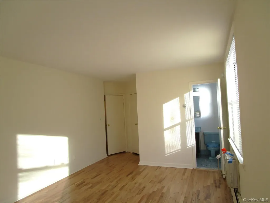 20 Daley Place Lynbrook NY 11563