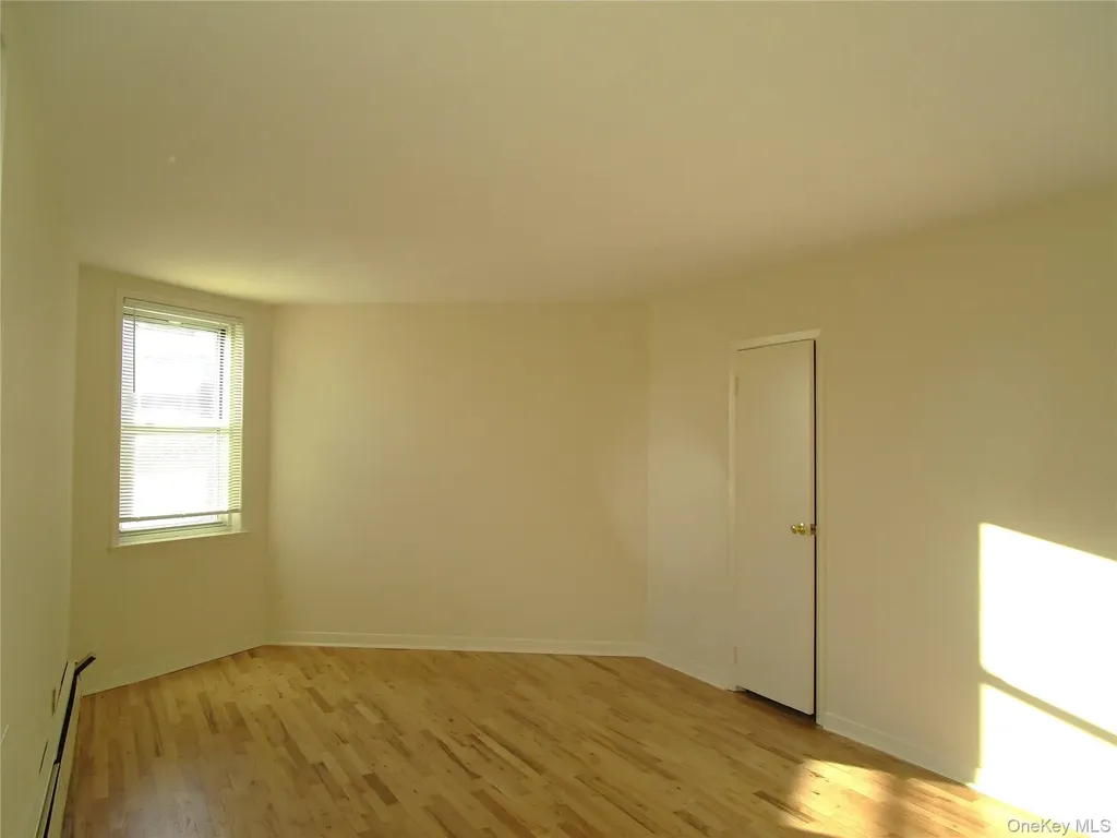 20 Daley Place Lynbrook NY 11563