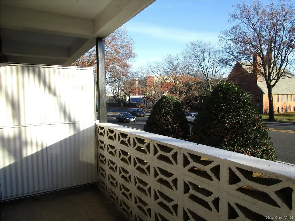 20 Daley Place Lynbrook NY 11563