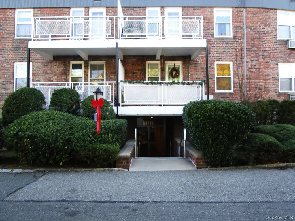 20 Daley Place Lynbrook NY 11563