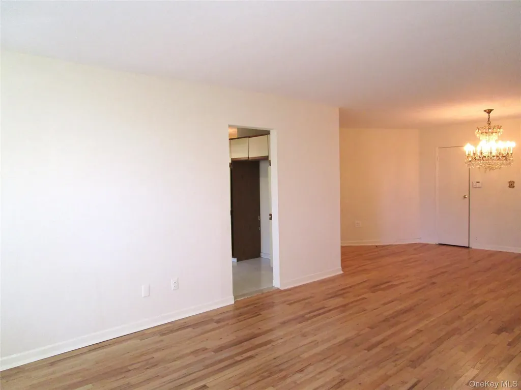 20 Daley Place Lynbrook NY 11563