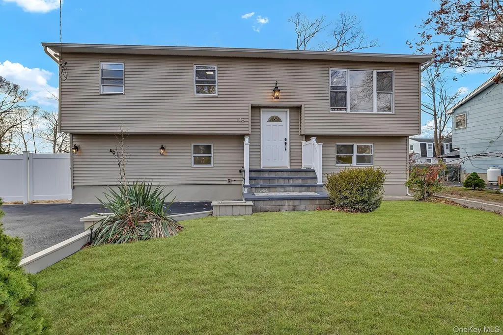 116 Phyllis Drive Patchogue NY 11772