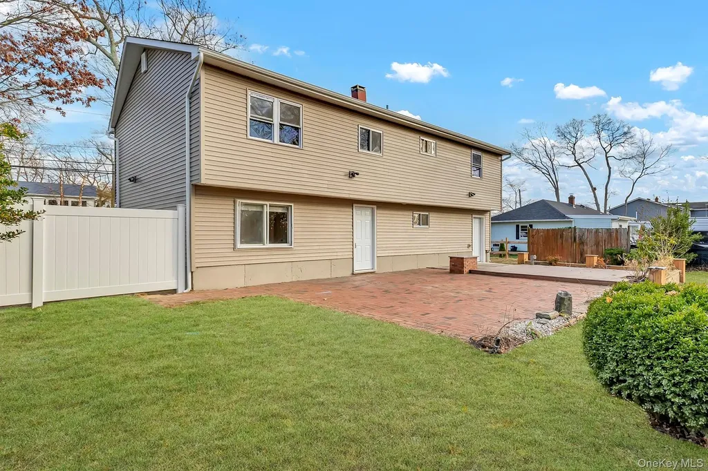 116 Phyllis Drive Patchogue NY 11772
