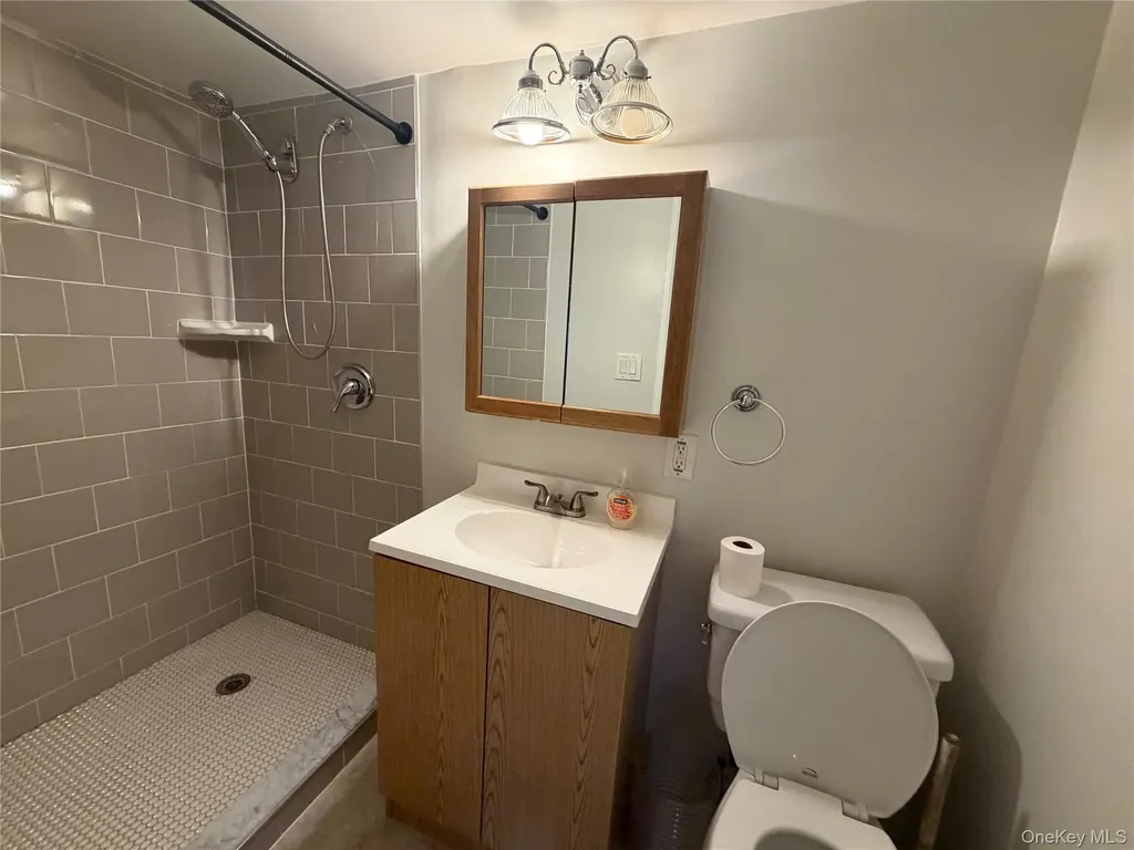 1271 Hobart Avenue Bronx NY 10461