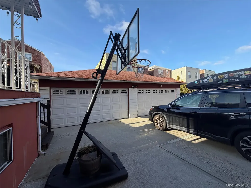 1271 Hobart Avenue Bronx NY 10461