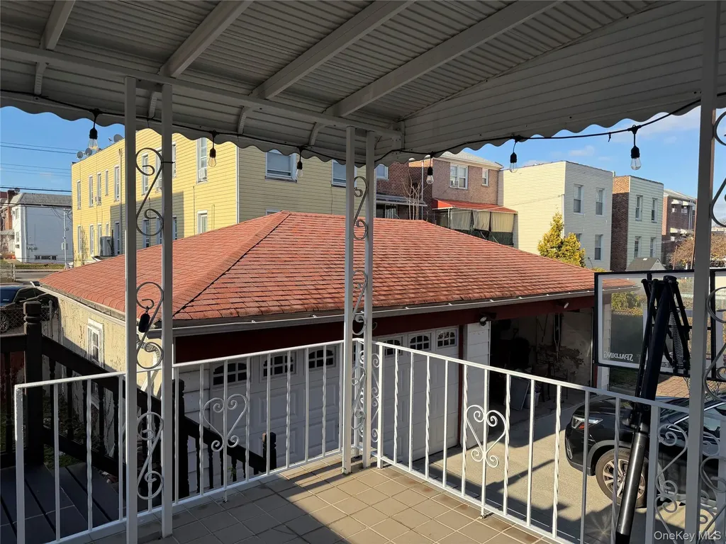 1271 Hobart Avenue Bronx NY 10461