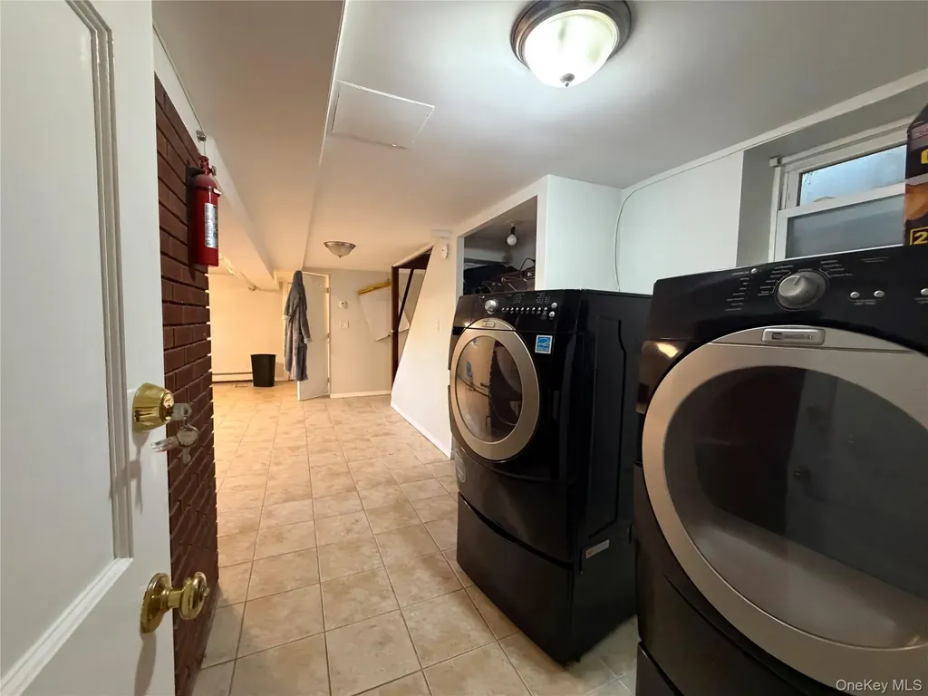 1271 Hobart Avenue Bronx NY 10461