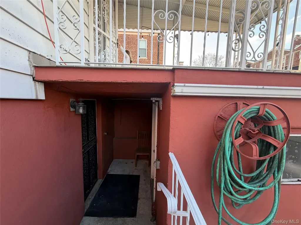 1271 Hobart Avenue Bronx NY 10461
