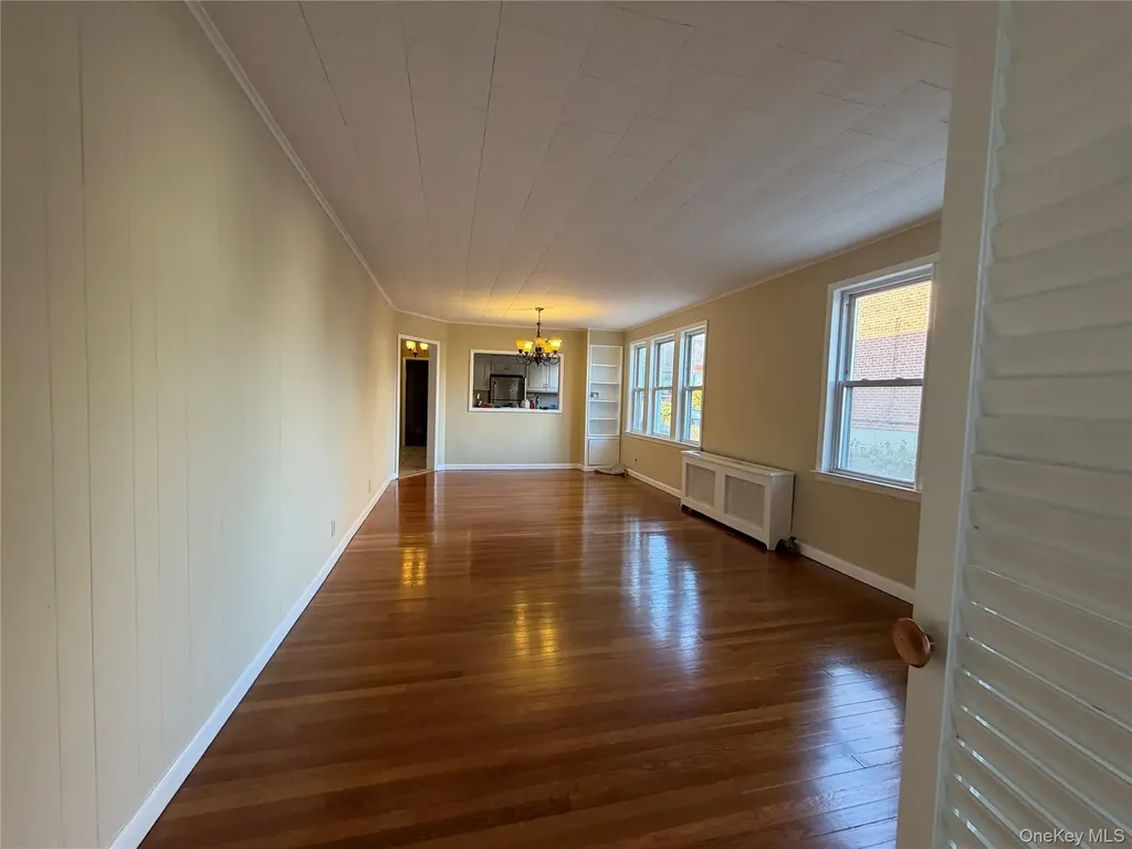 1271 Hobart Avenue Bronx NY 10461