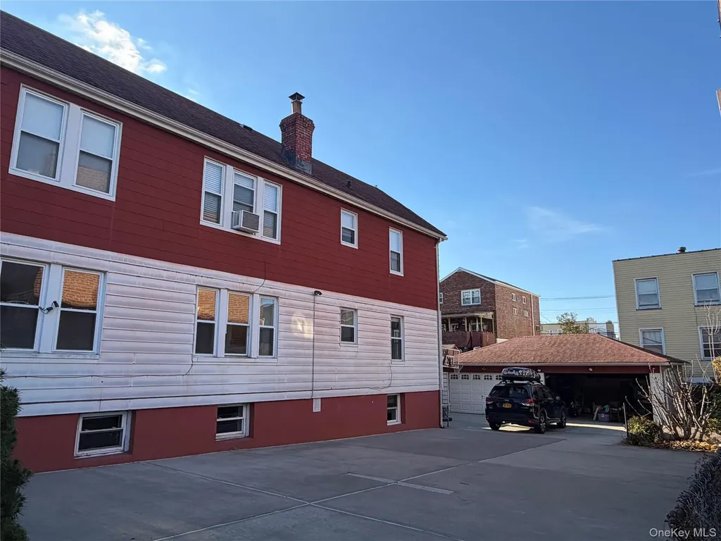 1271 Hobart Avenue Bronx NY 10461