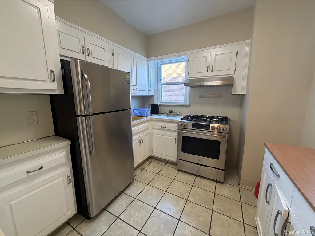 1271 Hobart Avenue Bronx NY 10461