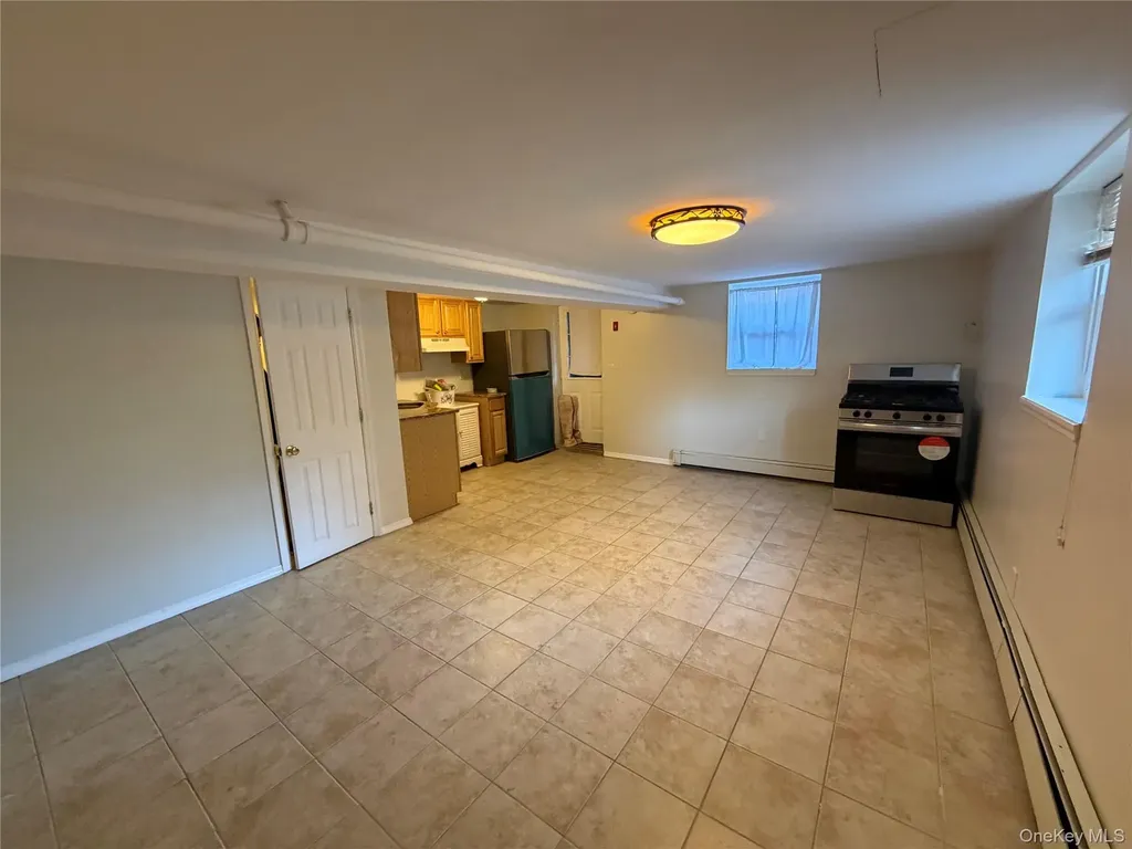 1271 Hobart Avenue Bronx NY 10461