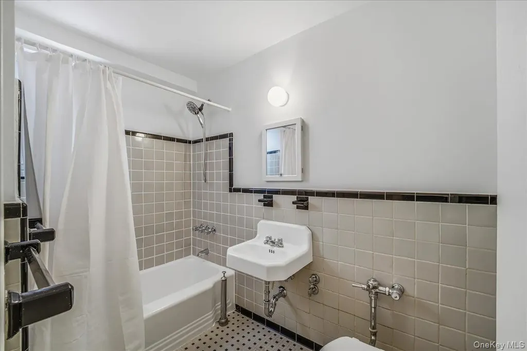 30-11 Parsons Boulevard Flushing NY 11354