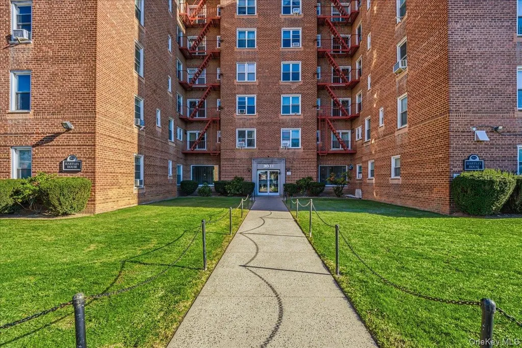 30-11 Parsons Boulevard Flushing NY 11354