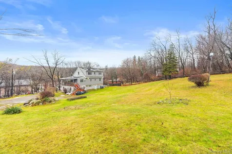 11 Cross Creek Road Cold Spring NY 10516