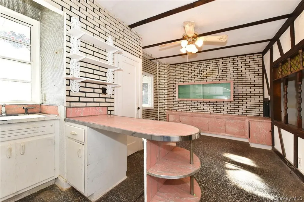 222 Avenue V Brooklyn NY 11223