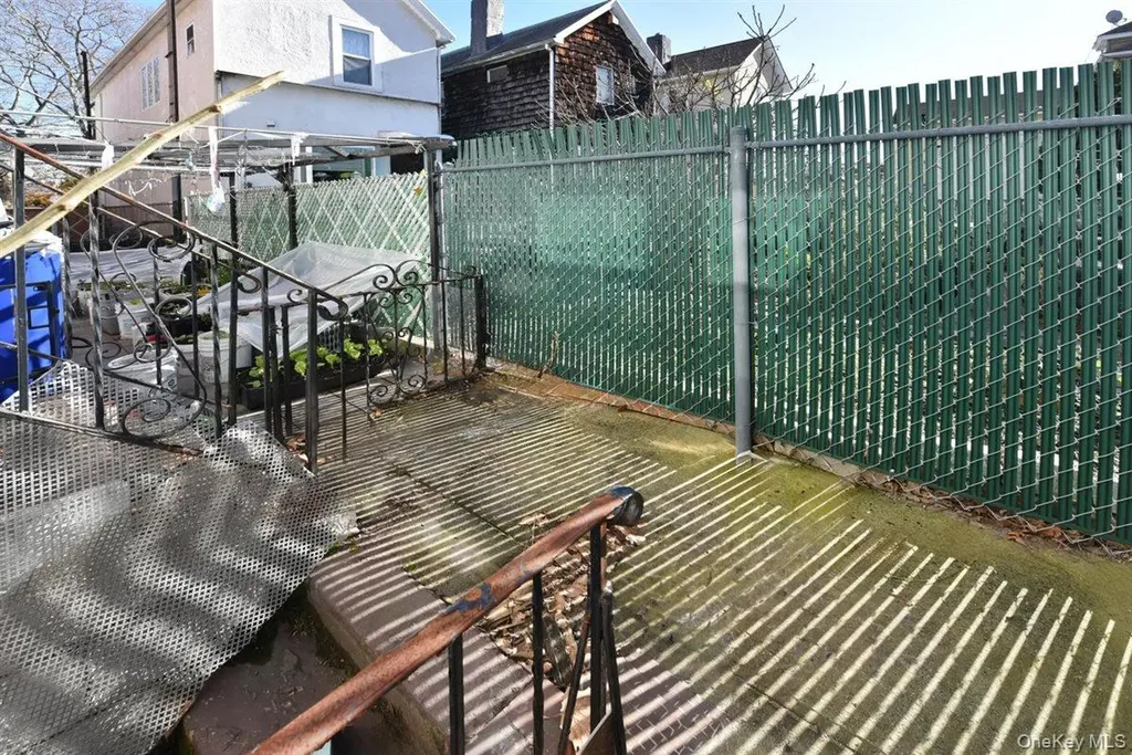 222 Avenue V Brooklyn NY 11223