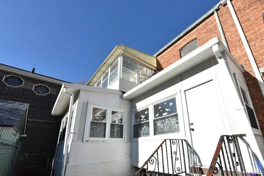 222 Avenue V Brooklyn NY 11223