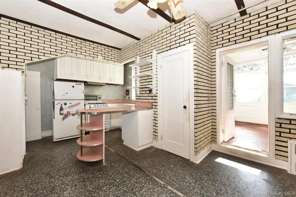 222 Avenue V Brooklyn NY 11223